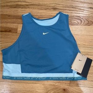 NEW WITH TAGS NIKE CROPPED TOP SIZE XL